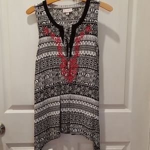 Black print sleeveless top
